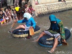Lomba Unik Sekaligus Kampanye Kali Bersih di Situbondo