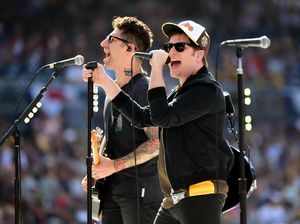Fall Out Boy Kolaborasi dengan RM BTS Lewat Champion Fall Out Boy Kolaborasi dengan RM BTS Lewat Champion