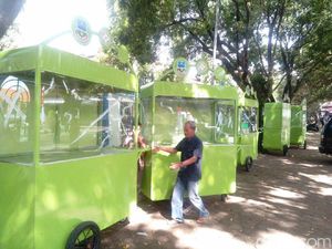 Pemkab Garut Bagikan Gerobak Gratis untuk Ratusan PKL