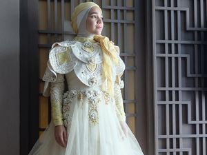 Foto: Ketika Dewi Sandra Dandan Ala Belle di Beauty & the Beast Foto: Ketika Dewi Sandra Dandan Ala Belle di Beauty & the Beast