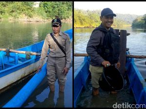 Perjuangan Guru Honorer di Cianjur Naik Perahu Bocor untuk Mengajar