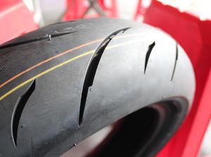 Jangan Tunggu Botak! Segini Usia Ideal Ban Motor Jangan Tunggu Botak! Segini Usia Ideal Ban Motor