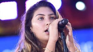 Aksi Anak Gadis Chris Cornell Nyanyikan Lagu untuk Mendiang Ayah