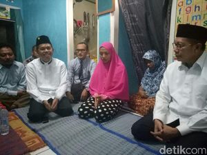 Menag Siap Bantu Pendidikan Anak Pria yang Dibakar Massa di Bekasi Menag Siap Bantu Pendidikan Anak Pria yang Dibakar Massa di Bekasi