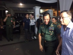Panglima TNI Melayat ke Rumah Duka Almarhum Basofi Sudirman