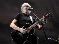 Dikritik karena Anti-Trump, Bassist Pink Floyd: Nonton Saja Kardashians!