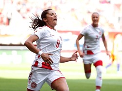 Belanda sempat tertinggal lebih dulu lewat penalti Nadim di menit keenam. Namun mereka mampu menyamakan kedudukan dan balik unggul melalui gol yang dibuat Miedema dan Martens. (Foto: REUTERS/Yves Herman)