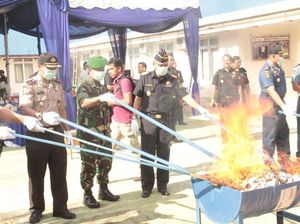 Jutaan Rokok Ilegal Dimusnahkan di Malang