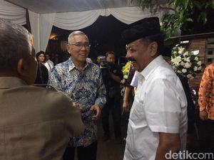 Try Sutrisno Melayat ke Rumah Duka Almarhum Basofi Sudirman