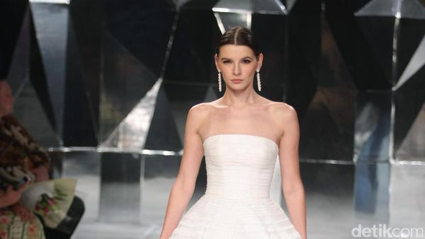 Foto: 25 koleksi Terbaru Busana Pengantin Hian Tjen