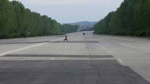 Suasana Jalan Raya di Korea Utara yang Mengejutkan