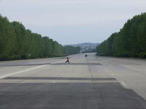 Suasana Jalan Raya di Korea Utara yang Mengejutkan