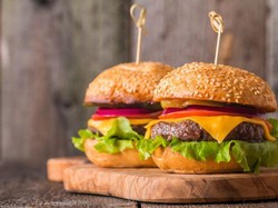 Wow! Robot Canggih Ini Masak Burger dalam Waktu 5 Menit