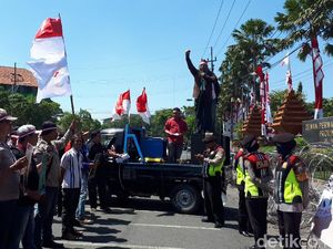 Ormas di Jatim Tolak Patung Panglima Perang Kwaan Sing Tee Koen Ormas di Jatim Tolak Patung Panglima Perang Kwaan Sing Tee Koen