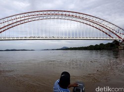 Pesona Wisata Baru Jembatan Kapuas Tayan
