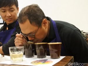 Setelah Roasting, Kopi Harus Diuji Melalui Cupping Sebelum Disajikan Setelah Roasting, Kopi Harus Diuji Melalui Cupping Sebelum Disajikan