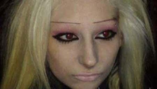 Foto: Wanita-wanita yang Gagal Bikin Alis, Tampang Mereka Jadi Kocak