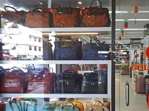 Catat! Ini 4 Toko di Nagoya Batam yang Jual Barang Ori