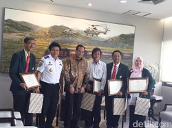 Tolong Penumpang yang Sakit di Pesawat, 4 Dokter Terima Penghargaan