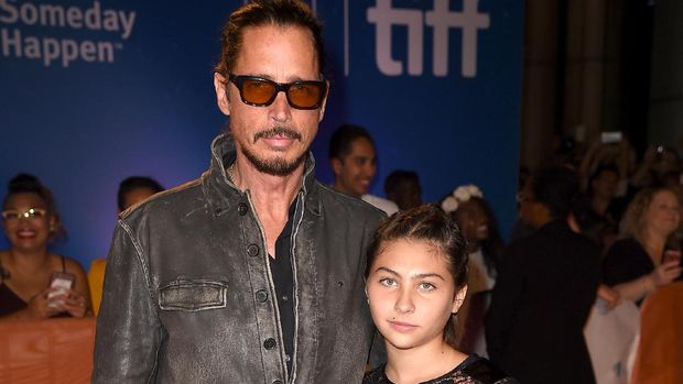 Mendiang Chris Cornell dengan Toni/