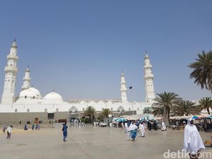 Jemaah Indonesia Terpesona Masjid Pertama yang Dibangun Rasulullah