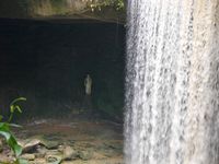 Cerita Patung Bunda Maria di Balik Air Terjun Sanggau