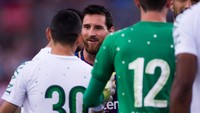 Tahun ini, Barca mengundang Chapecoense sebagai tim tamu. Pertandingan ini pun sekaligus jadi penghormatan kepada 71 korban yang tewas dalam kecelakaan pesawat pada November 2016 lalu. Foto: Alex Caparros/Getty Images