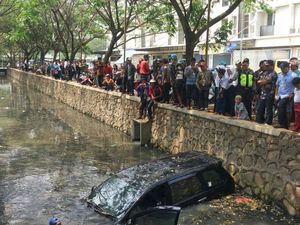 Pengemudi Avanza yang Tercebur ke Kali Baru Punya SIM