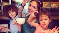 Dengan Abramovich, Zhukova dikaruniai dua orang anak. Aaron Alexander dan Leah Lou merupakan nama keduanya. (Foto: Instagram)