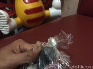 Polda Jabar Gerebek Gudang Dokumen Palsu di Jakarta