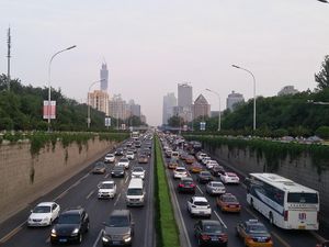 China Batasi Produksi Mobil-mobil Berpolusi Tinggi
