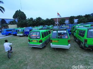 Ngetem Sembarangan hingga Tak Ada STNK, 300 Angkot di Bogor Dirazia