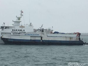 Bakamla Tangkap 2 Kapal Bermuatan Elektronik dan Onderdil Ilegal