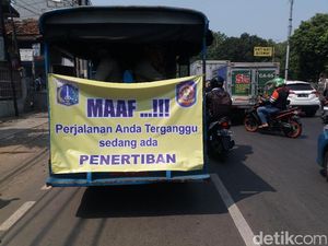 Pemkot Jakbar Tertibkan Trotoar di Jalan Latumenten