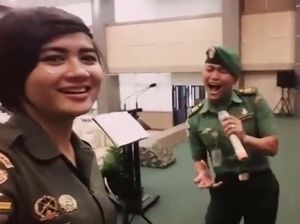 TNI AD Puji Duet Prajuritnya yang Nyanyi dengan Suara Melengking TNI AD Puji Duet Prajuritnya yang Nyanyi dengan Suara Melengking