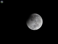 Gerhana Bulan Sebagian Mulai Terlihat