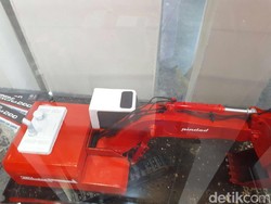 Selain Senjata dan Tank, Pindad Juga Bikin Ekskavator