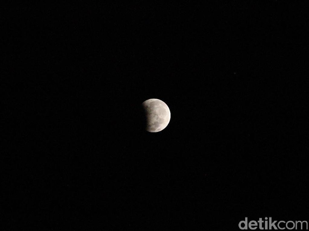 Takbir Terdengar Ketika Gerhana Bulan di Kabupaten Bandung