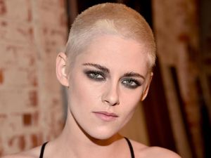 Foto: 10 Selebriti Wanita Berkepala Botak, Cantik dan Seksi