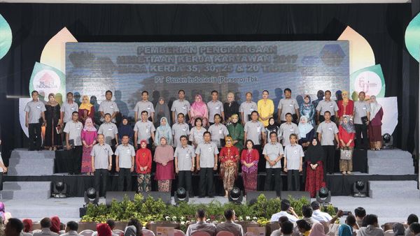 Ultah Pabrik Gresik, Semen Indonesia Beri Karyawan Penghargaan