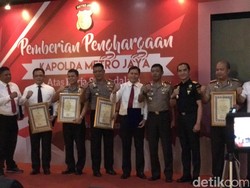 Ikut Ungkap 1 Ton Sabu, 132 Polisi dan Bea-Cukai Diberi Penghargaan