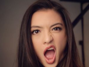 Wah! Ternyata Raline Shah Hobi Nulis Diary Lho