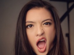 Wah! Ternyata Raline Shah Hobi Nulis Diary Lho