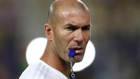 Zinedine Zidane mengincar trofinya yang kelima sebagai pelatih Real Madrid. Sebelumnya dia sudah memenangi gelar La Liga, Liga Champions, Piala Dunia Antarklub dan Piala Super Eropa (Foto: Reuters / Eddie Keogh)