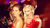 Dengan luasnya koneksi Zhukova, wajar kalau dia kenal dengan selebritas. Fotonya dengan Gwen Stefani menjadi salah satu buktinya. Zhukova juga dikenal dekat dengan Ivana Trump. (Foto: Instagram)