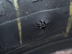 Ini Dia Penyebab Ban Mobil Cepat Pecah