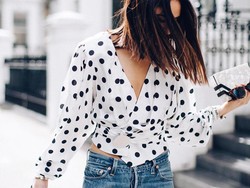 Stylish dengan 5 Atasan Polka-dot Seperti yang Tren Dipakai Selebgram