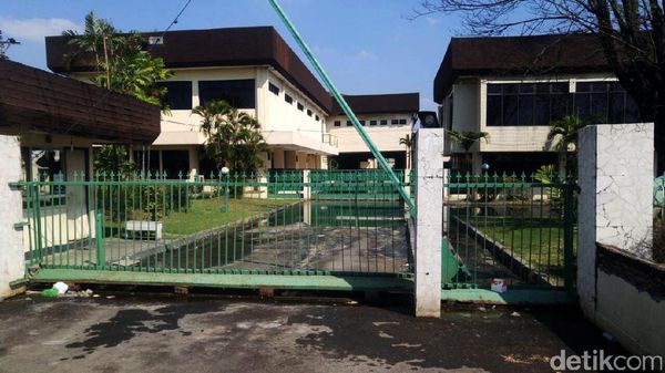 Foto : Divonis Pailit, Pabrik dan Museum Jamu Nyonya Meneer Sepi