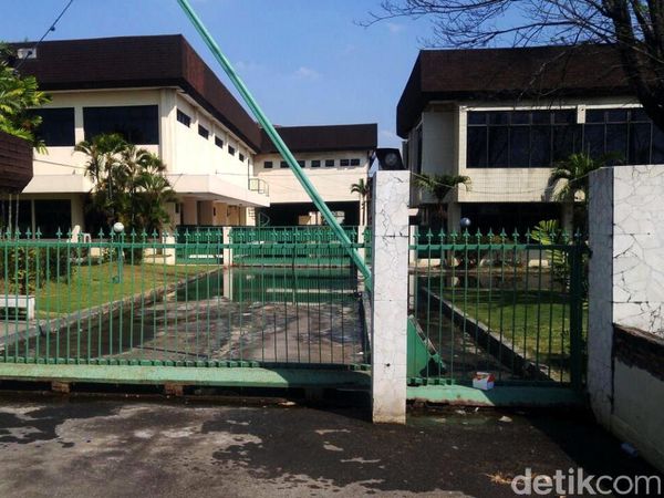 Foto : Divonis Pailit, Pabrik dan Museum Jamu Nyonya Meneer Sepi