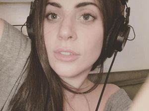 10 Foto Lady Gaga Tanpa Makeup & Kostum Heboh, Bikin Pangling!